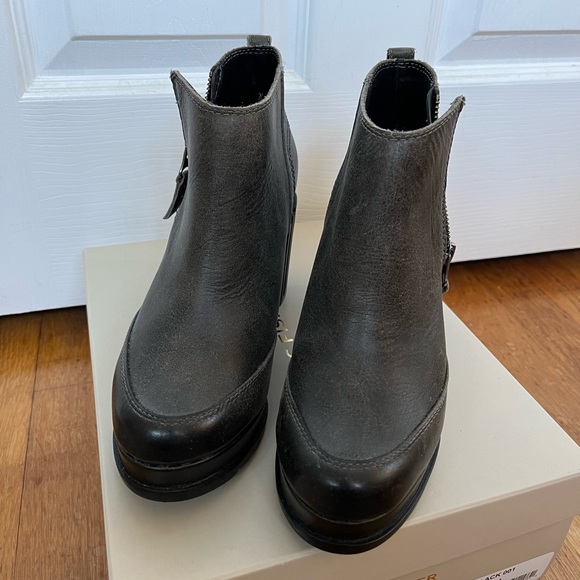 NWOT Sorel Blake Booties 6.5 - Picture 5 of 7
